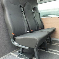 Sicom2 in Opel Movano mit Schnellverschluss auf Teilaluboden mit Trennwand